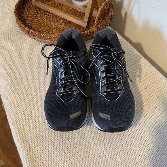 Brooks Ghost 12 EUC - Picture 4 of 8